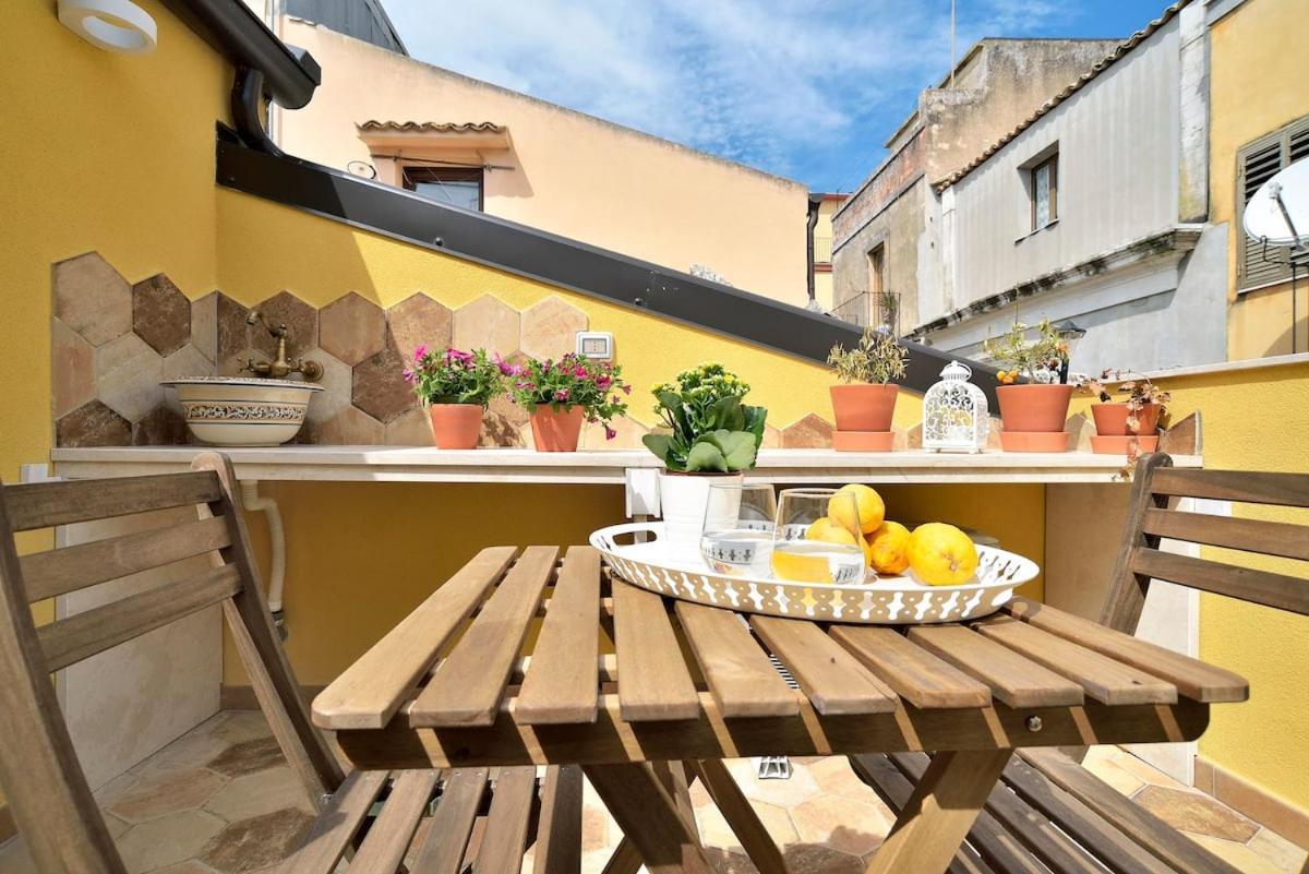 Ragusa Exclusive Flat With Terrace & Bbq Bagian luar foto