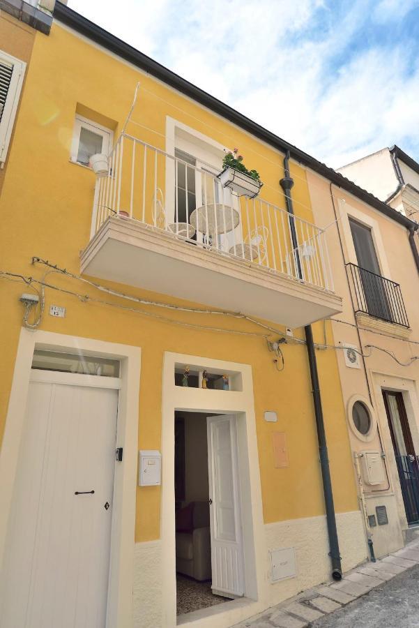Ragusa Exclusive Flat With Terrace & Bbq Bagian luar foto
