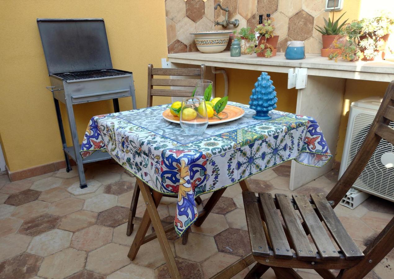 Ragusa Exclusive Flat With Terrace & Bbq Bagian luar foto