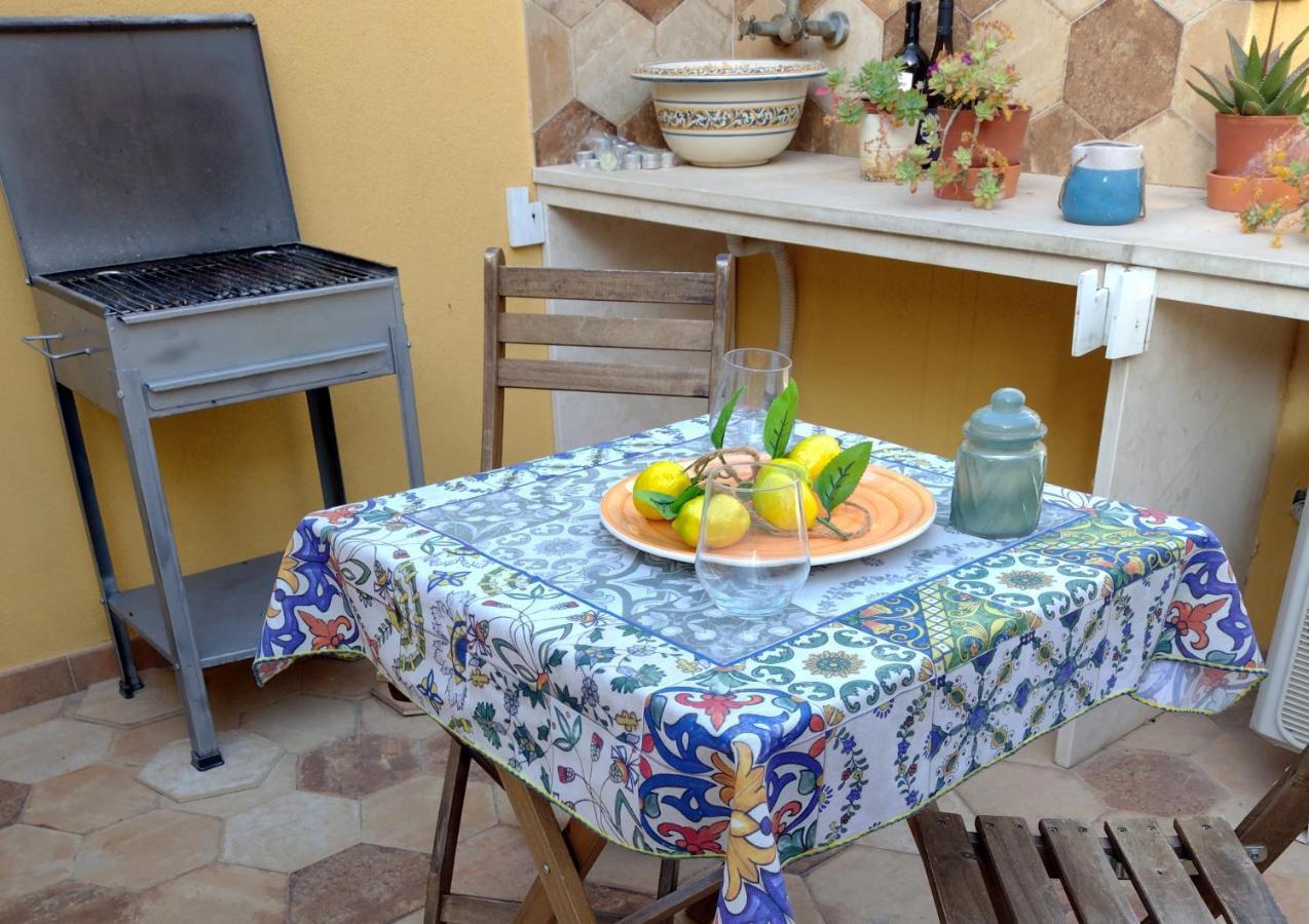 Ragusa Exclusive Flat With Terrace & Bbq Bagian luar foto