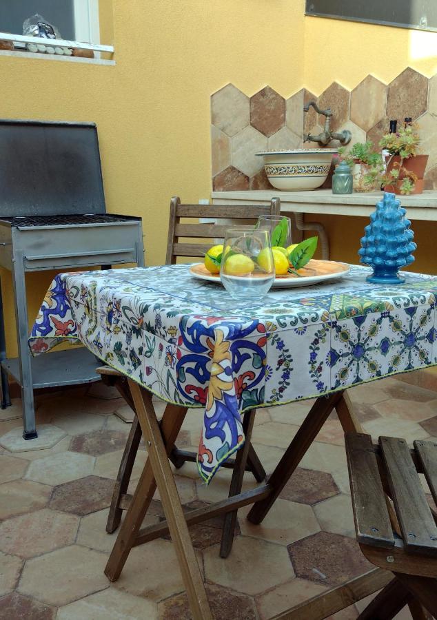 Ragusa Exclusive Flat With Terrace & Bbq Bagian luar foto
