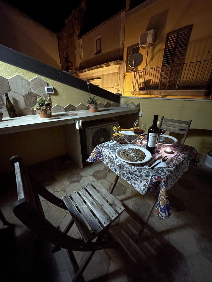 Ragusa Exclusive Flat With Terrace & Bbq Bagian luar foto