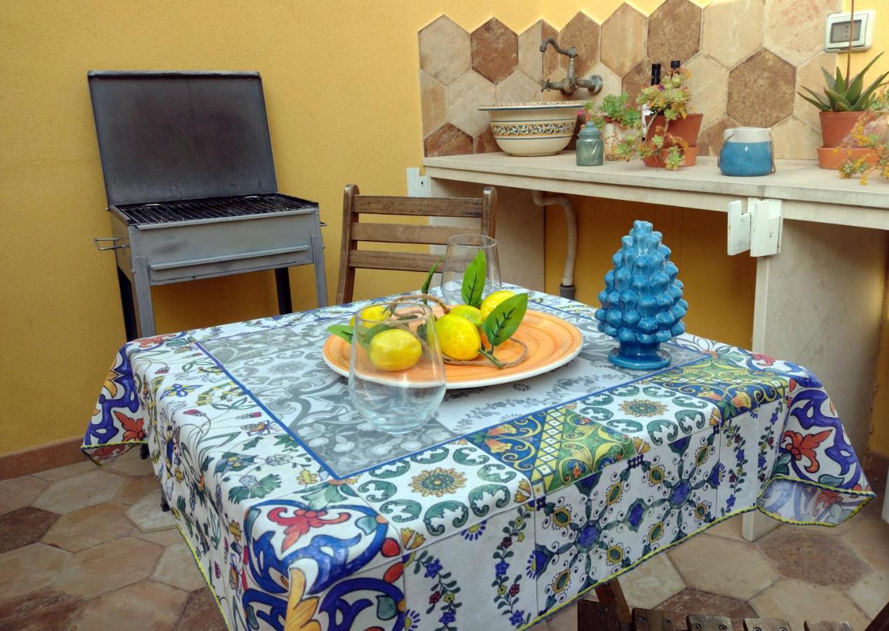 Ragusa Exclusive Flat With Terrace & Bbq Bagian luar foto