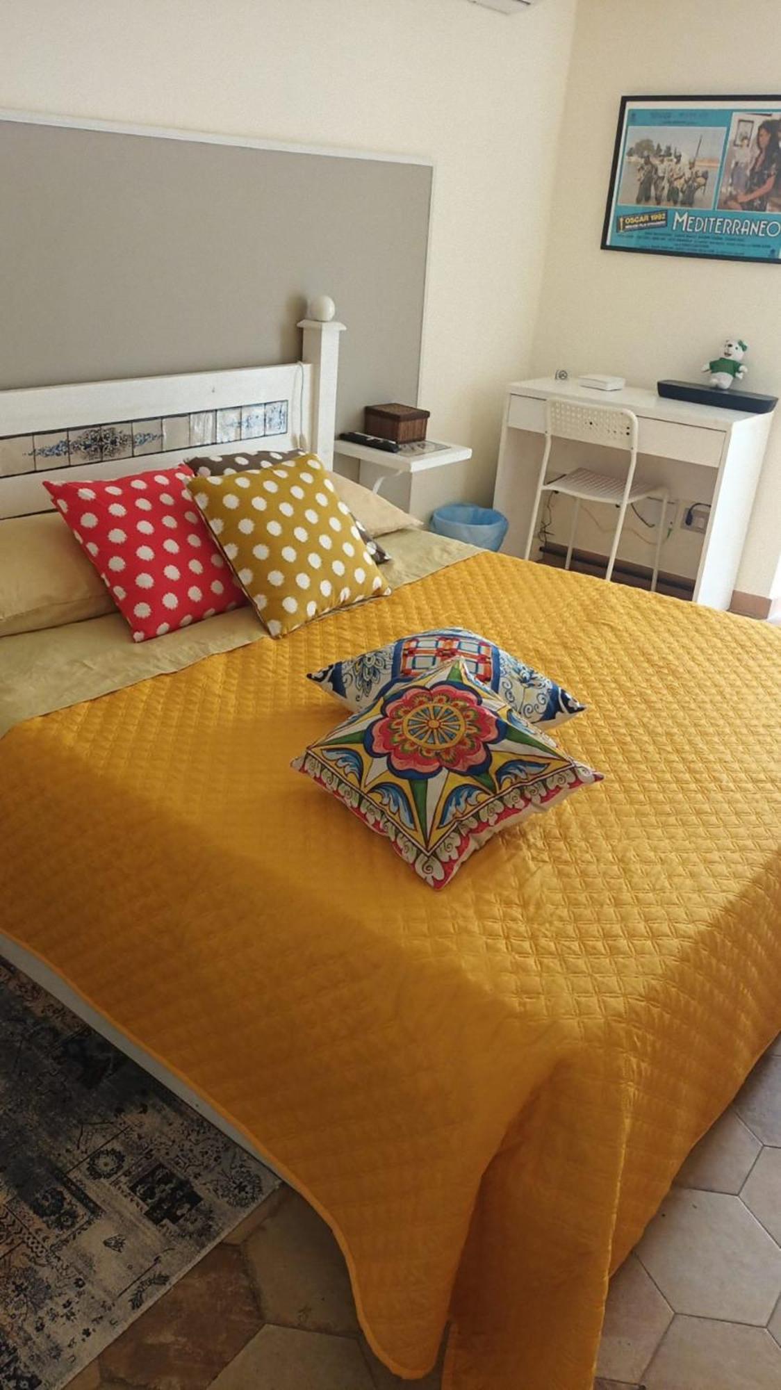 Ragusa Exclusive Flat With Terrace & Bbq Bagian luar foto